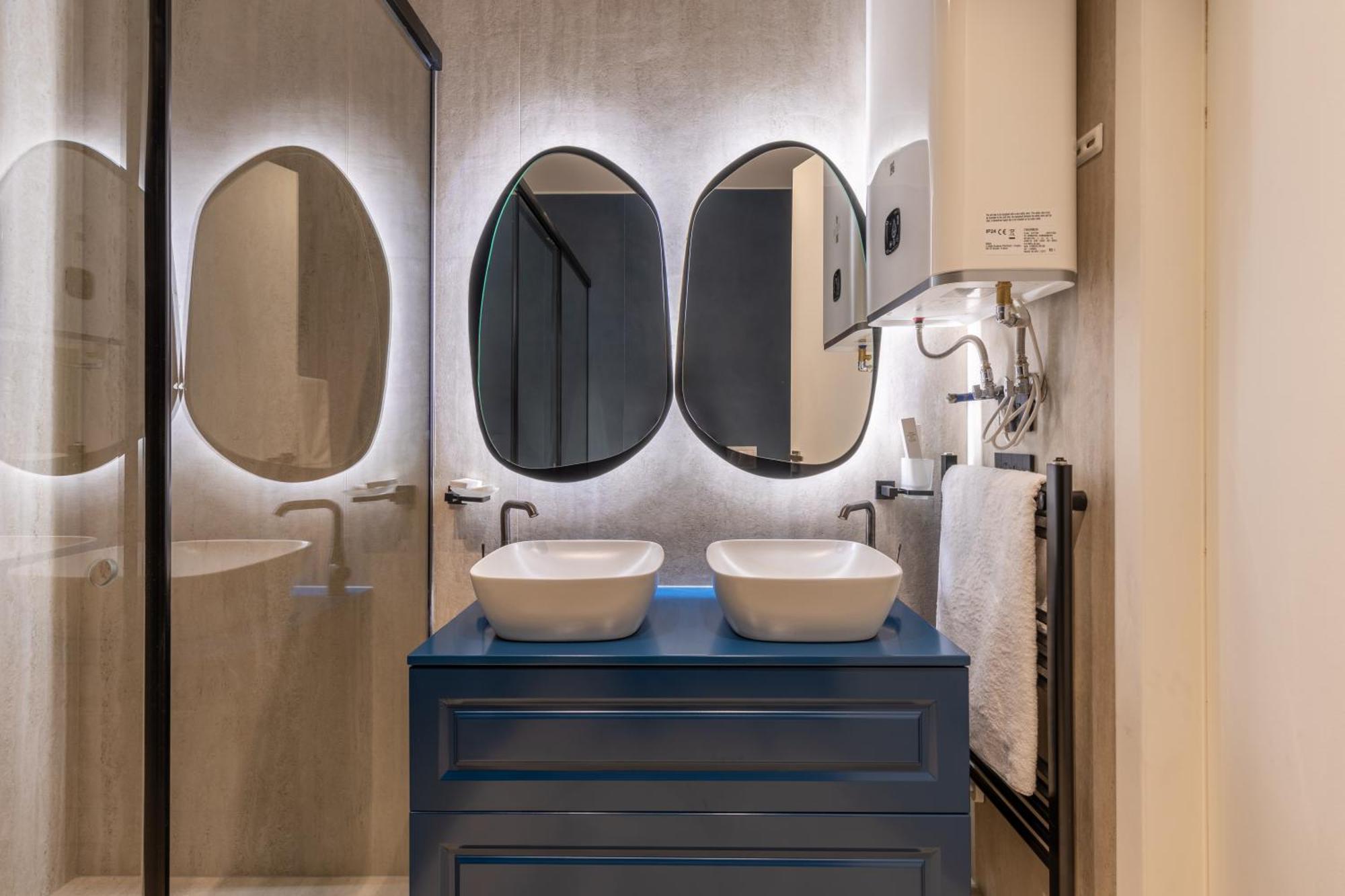 Vater Selected Apartments Тирана Экстерьер фото