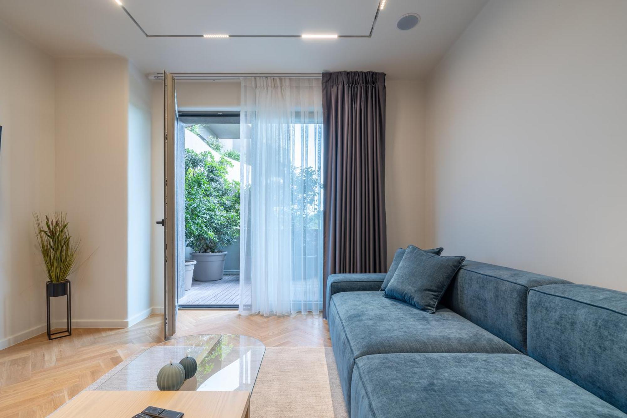 Vater Selected Apartments Тирана Экстерьер фото